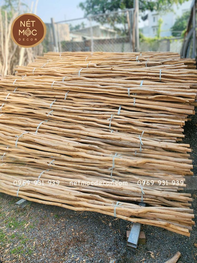 Cây gỗ khô bóc vỏ trang trí tường, trần, mái che